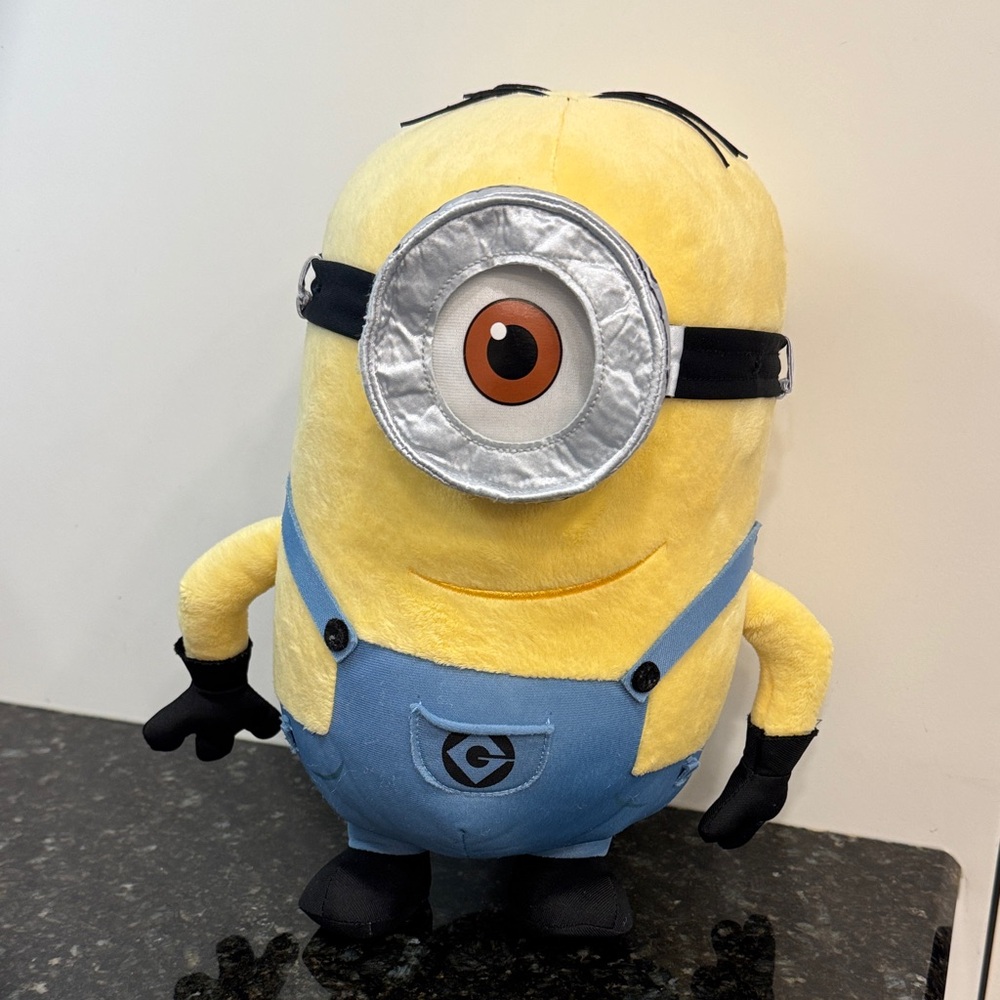 Universal Studio DESPICABLE ME - MINIONS - STUART MINION 12" PLUSH DOII